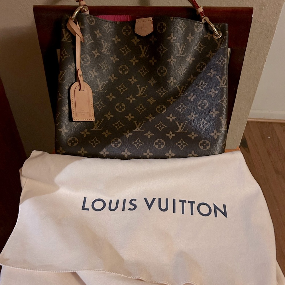 Like new Graceful PM LV, only used a handful of times. Smoke free home.